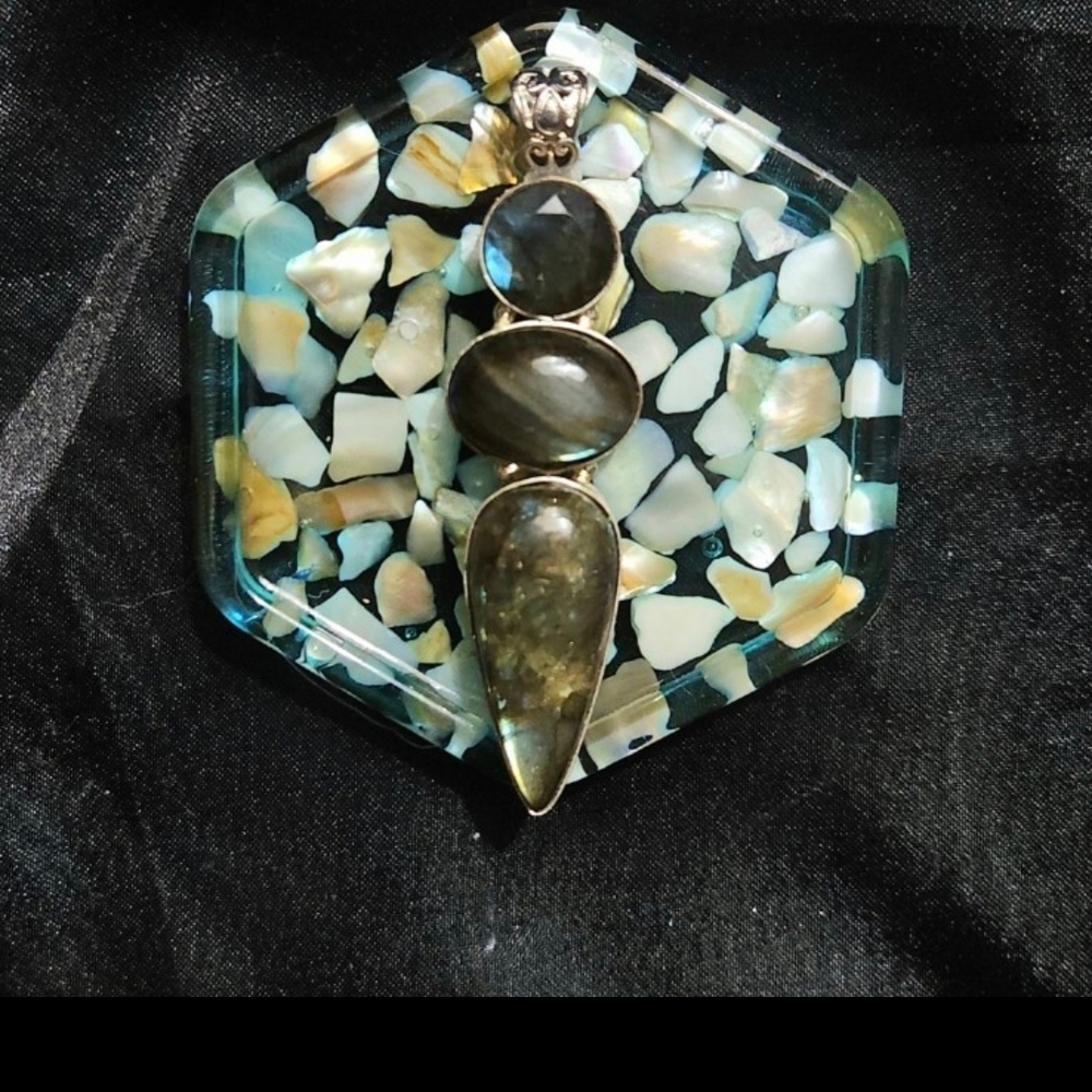 Elegant, Extra-Karge, Boho-Chic Style,